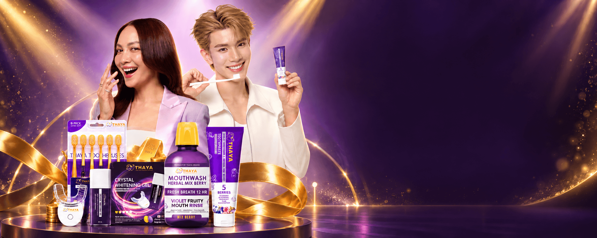 พรีเซนเตอร์ THAYA พร้อมผลิตภัณฑ์ร่วมกิจกรรม Golden Lucky Smile บนเวทีแสงสีทอง